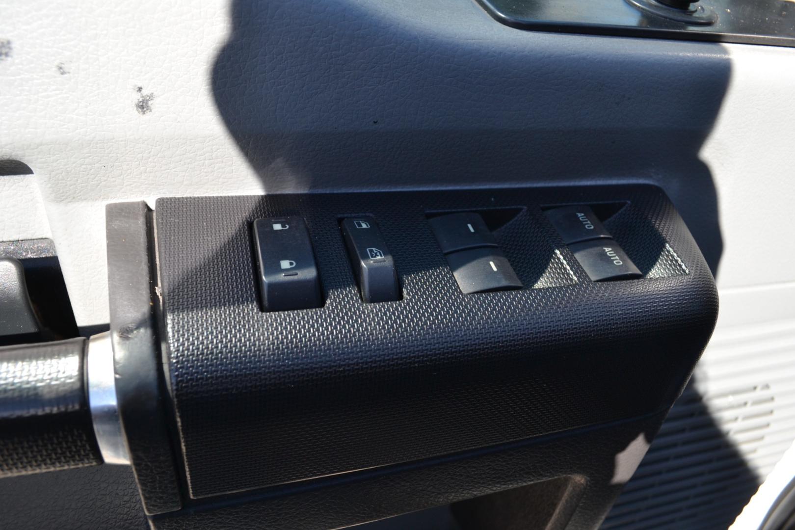 2013 WHITE Ford F550 with an POWERSTROKE 6.7L DIESEL engine, AUTOMATIC transmission, located at 9172 North Fwy, Houston, TX, 77037, (713) 910-6868, 29.887470, -95.411903 - CREW CAB, 11FT FLATBED, BUMPER PULL HITCH, 19,000LB GVWR , 4X4, POWER WINDOWS , LOCKS & MIRRORS, CRUISE CONTROL, COLD A/C - Photo#12